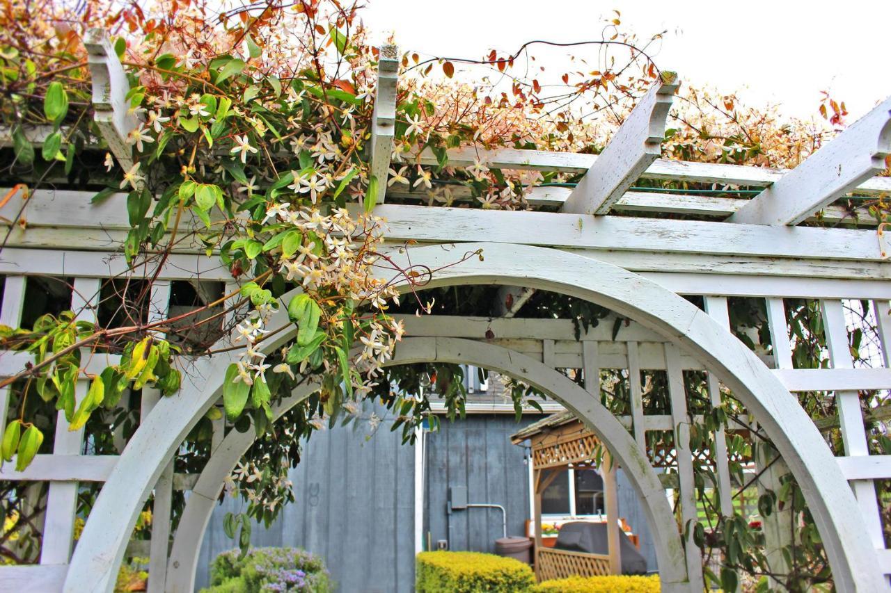 Dungeness Barn House Bed And Breakfast At Two Crows Farm Sequim Esterno foto